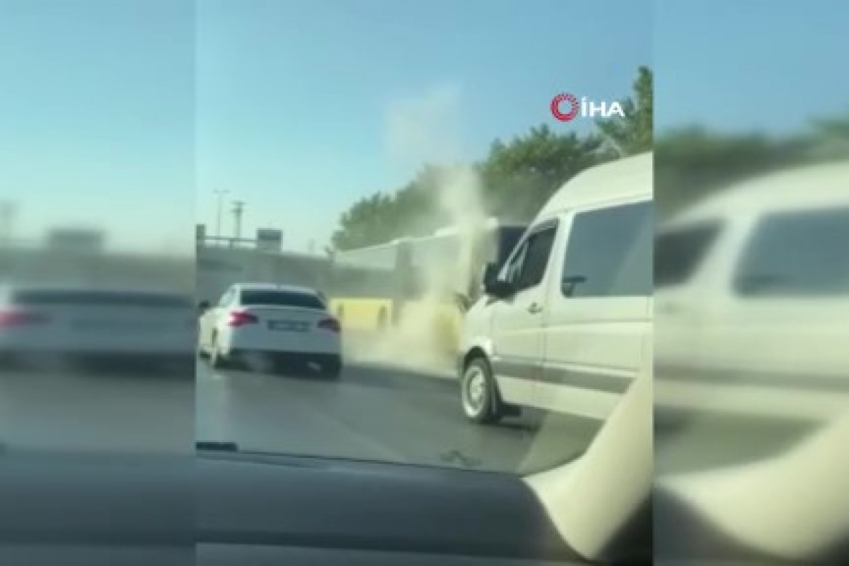 İstanbul'da İETT otobüsünün motoru yandı!