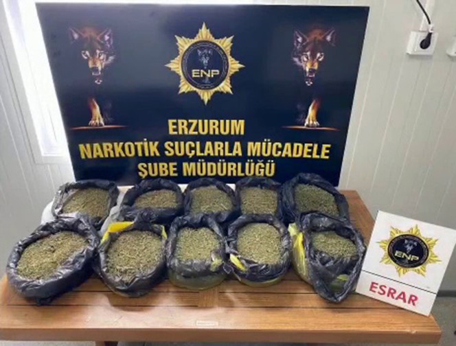 İzne çıkan uzman çavuş valiz içine sakladığı 10 kilo 50 gram uyuşturucu maddesi ile yakalandı