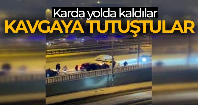 Kar nedeniyle yolda kaldılar, kavgaya tutuştular