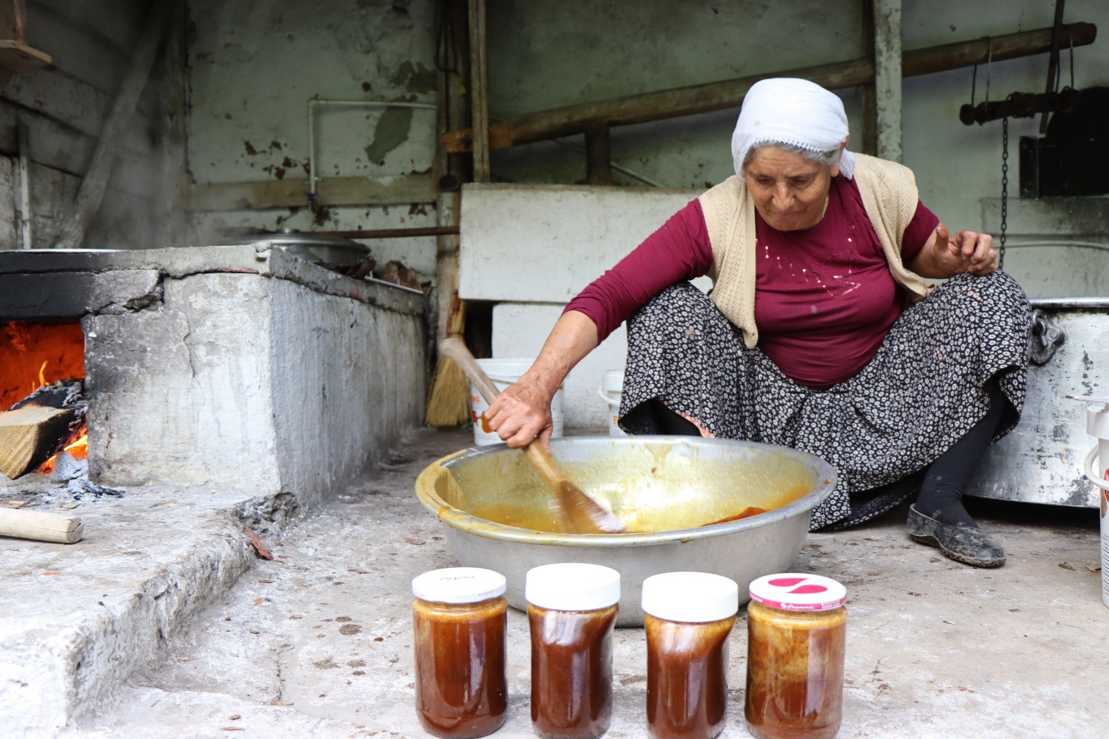 Karnavas'ta kazanlar dut pekmezi için kaynamaya başladı