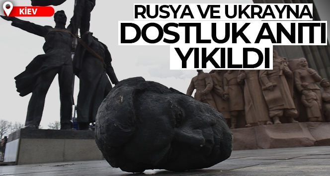 Kiev'de bulunan Rusya-Ukrayna Dostluk Anıtı yıkıldı