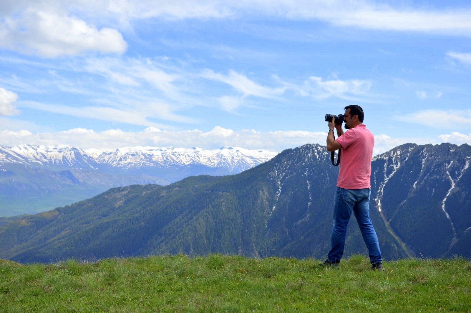 Kilometrelerce yürüdüler, tırmandılar ve doğal güzelliği fotoğrafladılar