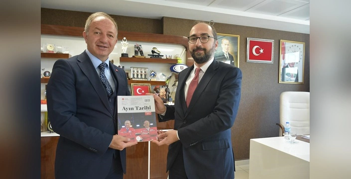Küçükece, Çakmur'u ziyaret etti: TEKNOFEST dergisi hediye edildi