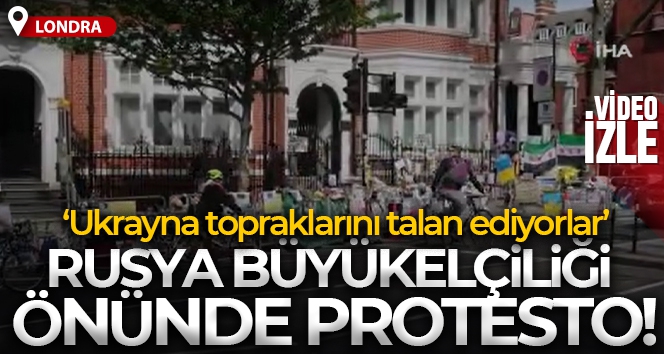 Londra'da Rus askerlerinin Ukrayna'da yaptığı yağmalar protesto edildi