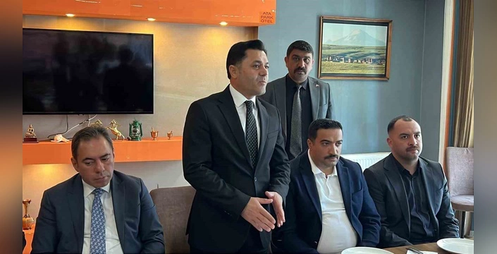 MHP Kars'ta Basın Toplantısı Düzenledi: İstişare ve Şeffaflık Vurgusu