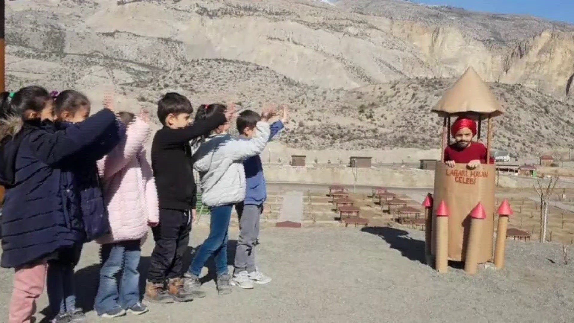 Minik Yusuf, Lagari Hasan Çelebi’yi canlandırdığı video ile büyük beğeni aldı