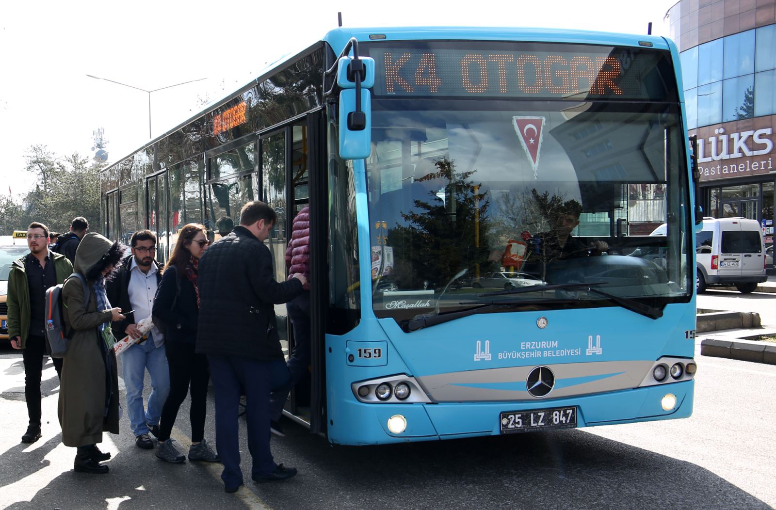 Öğrencinin indirim mutluluğu