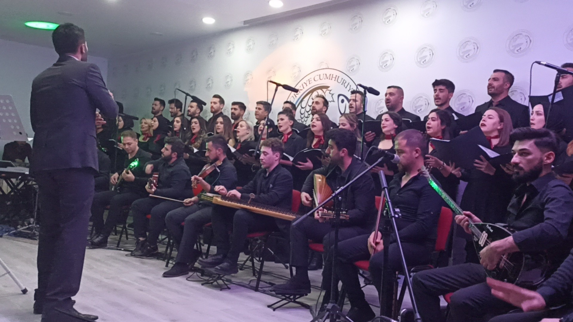 Öğretmenler korosundan muhteşem konser