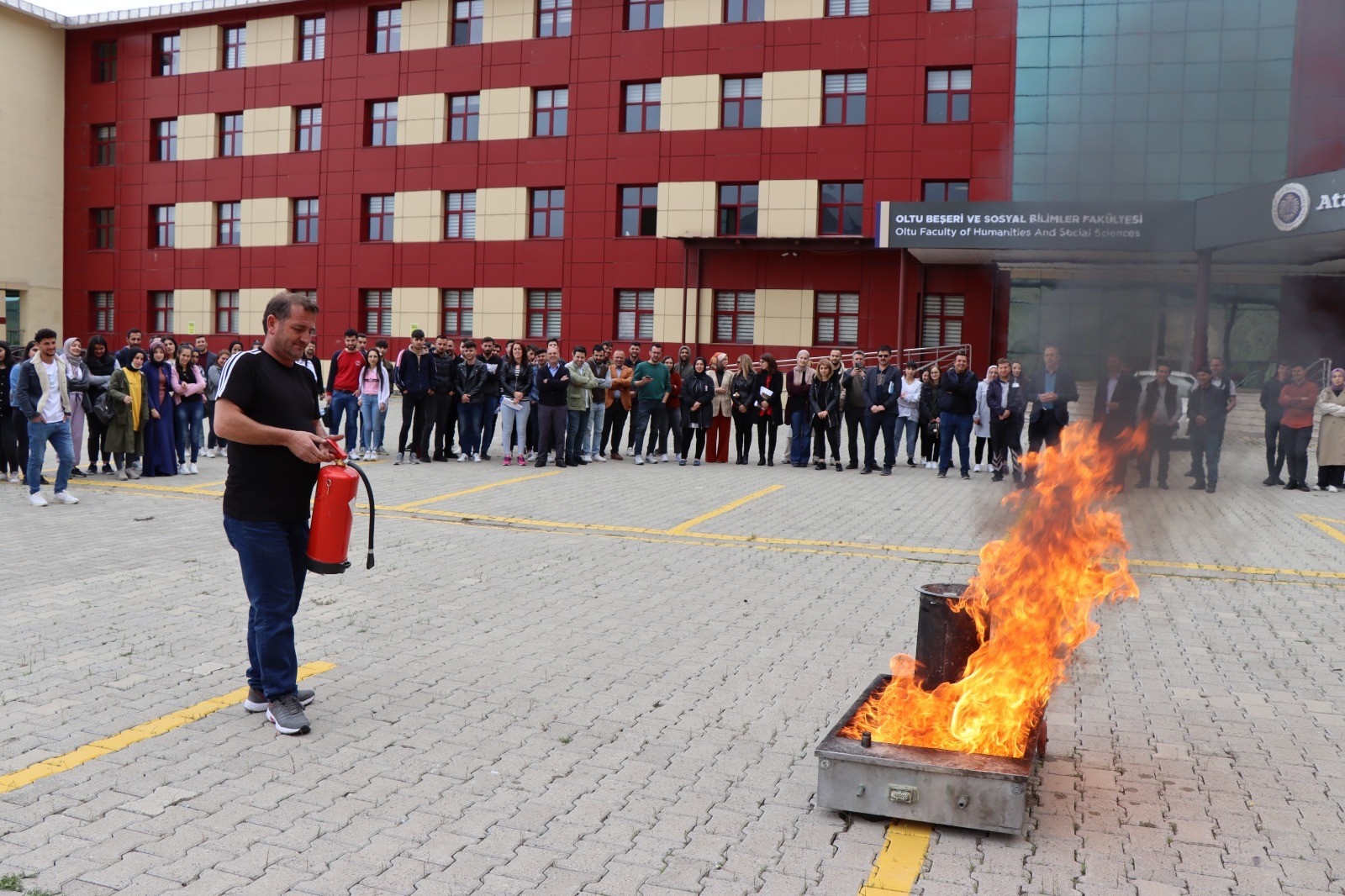 Oltu Beşeri ve Sosyal Bilimler Fakültesinde yangın tatbikatı