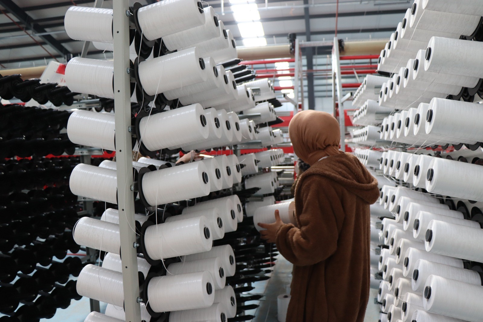 Oltu çuval fabrikasında 350 kişi iş başı yaptı