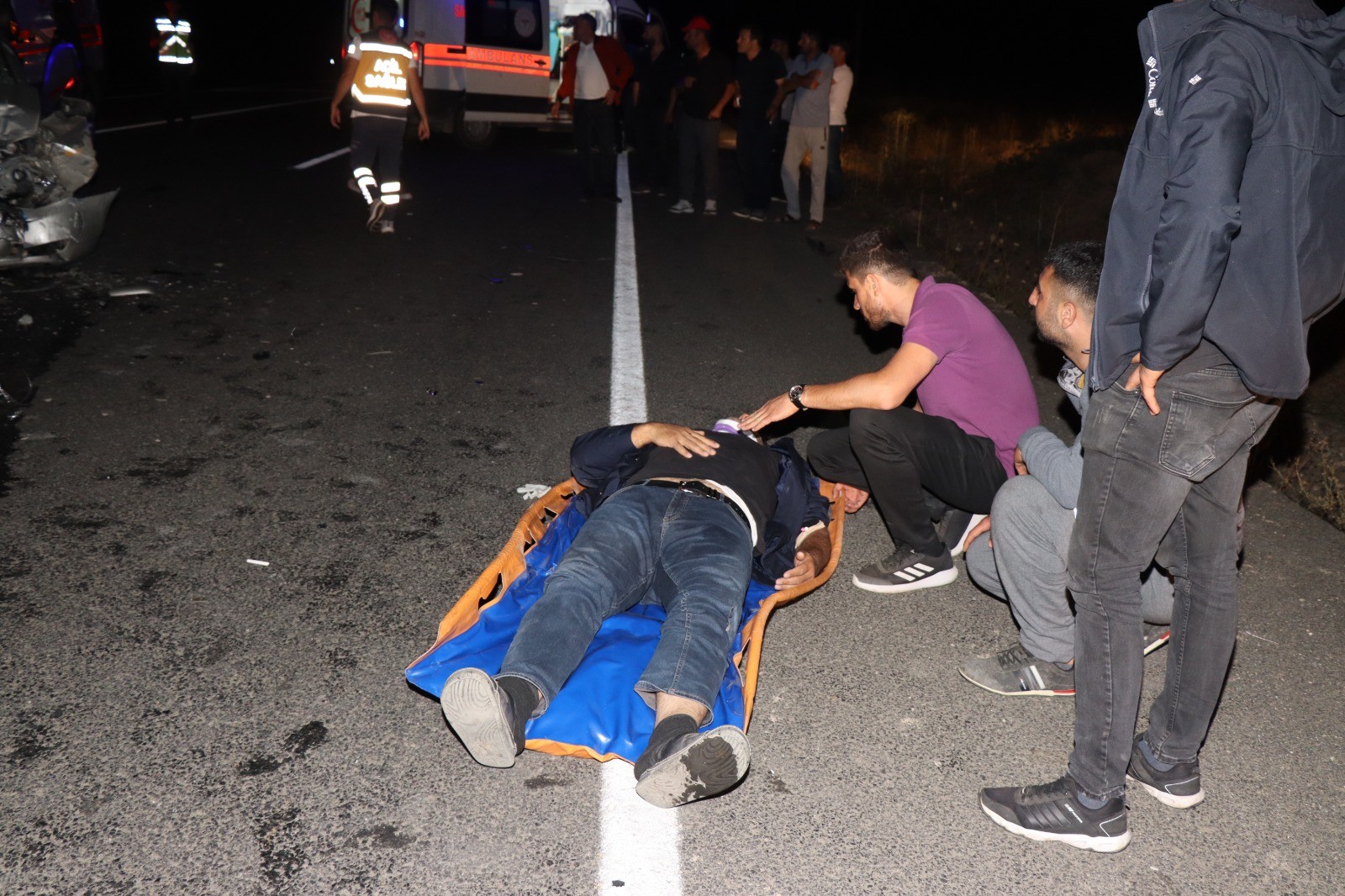 Oltu'da iki araç kafa kafaya çarpıştı: 4 yaralı