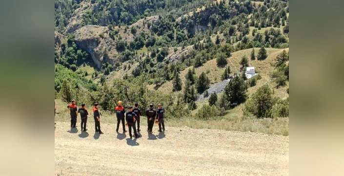 oltu'da taş ocağı göçüğü: 3 işçi hayatını kaybetti