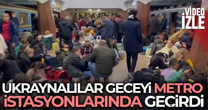 Rus saldırılarından korkan Ukraynalılar geceyi metro istasyonlarında geçiriyor