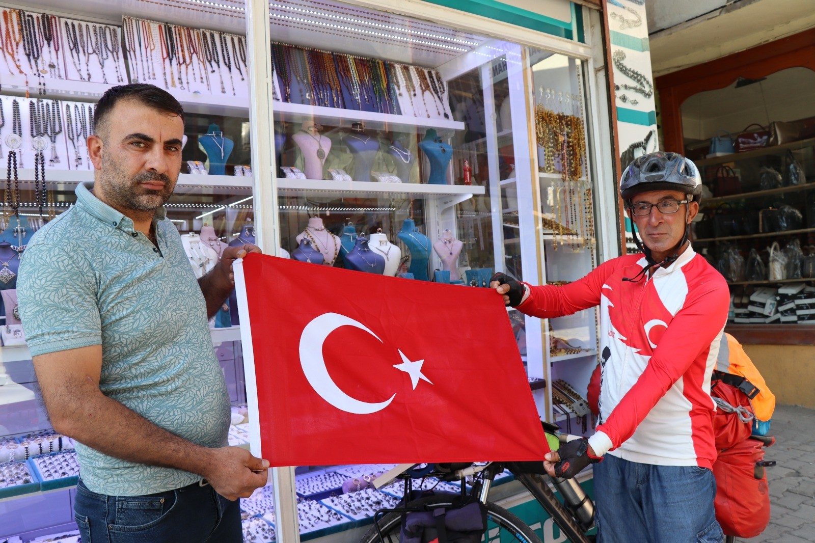 Sarıkamış Şehitleri için İzmir’den Sarıkamış’a pedal çevirdi