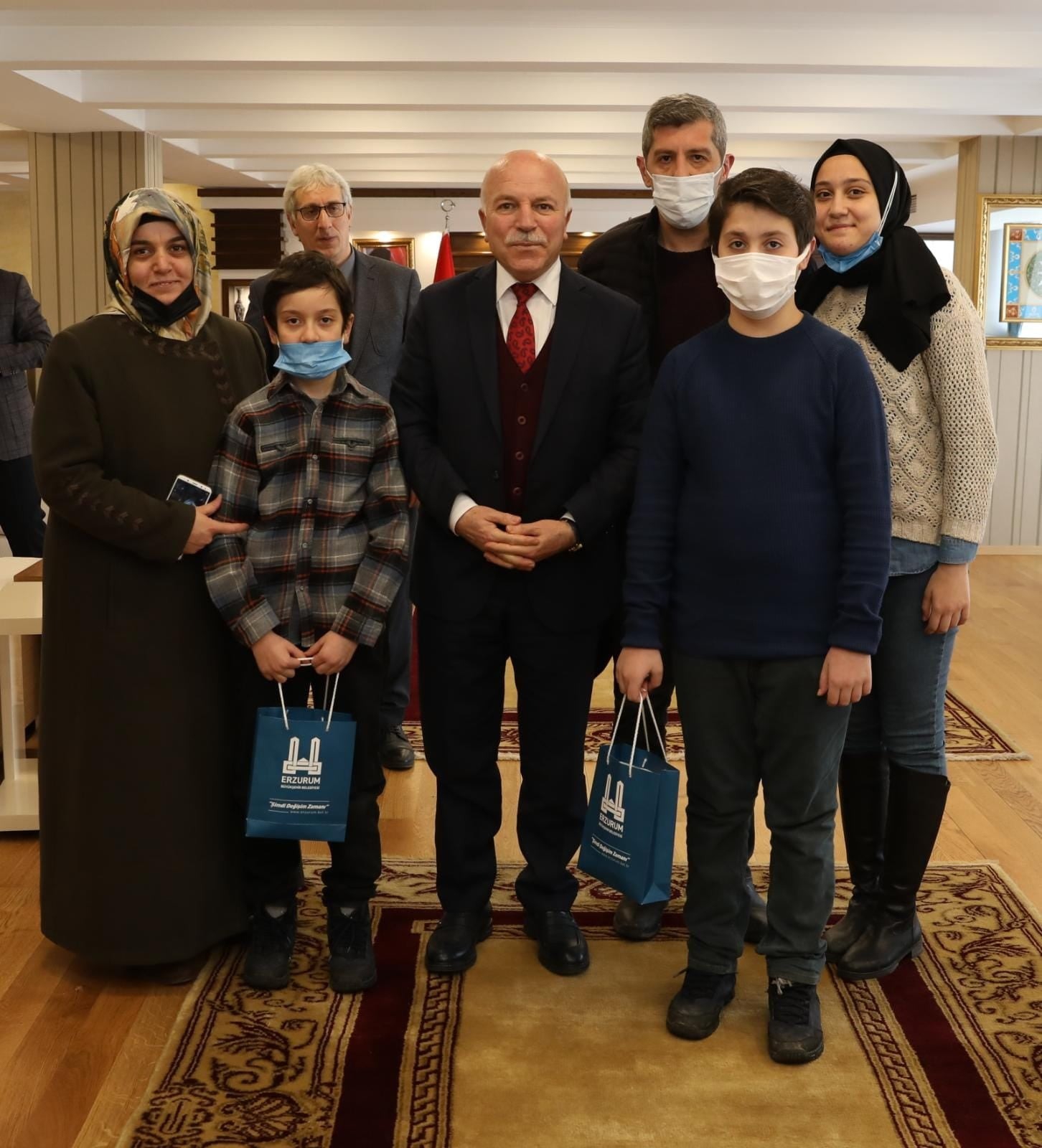Tanışma isteğini geri çevirmedi
