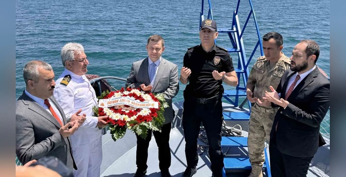 Tatvan'da 1 Temmuz Denizcilik ve Kabotaj Bayramı Kutlandı: Van Gölü'ne Çelenk Bırakıldı