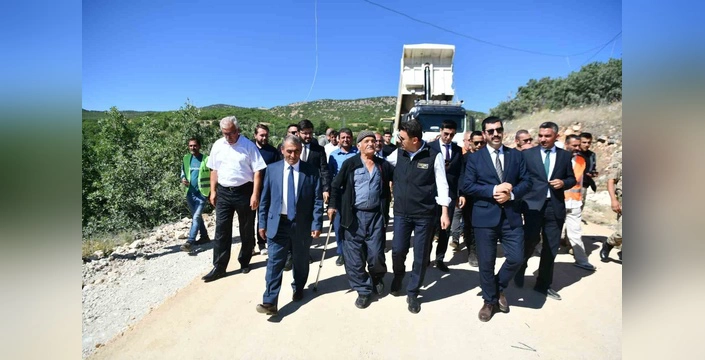 Tunceli'de köy yollarına sıcak asfalt: Vali Aygöl, '2025'te tüm yollar sıcak asfalt olacak' dedi