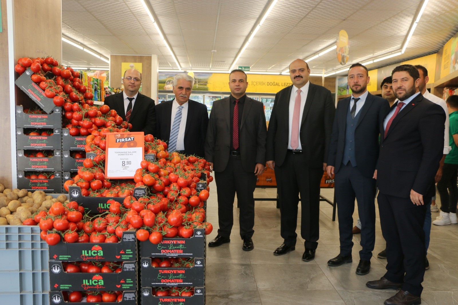 Türkiye’nin en ucuz salkım domatesi Aziziye’de