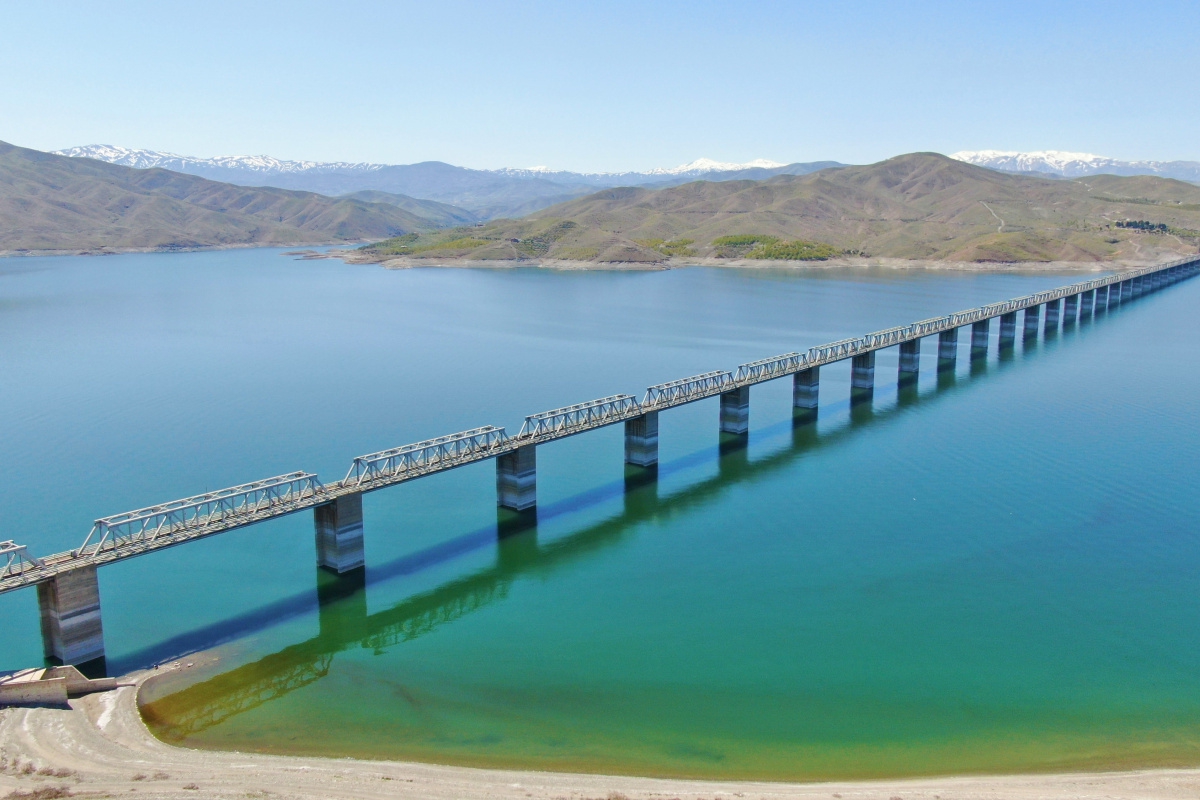 Türkiye'nin en uzun demir yolu köprüsü Elazığ'da