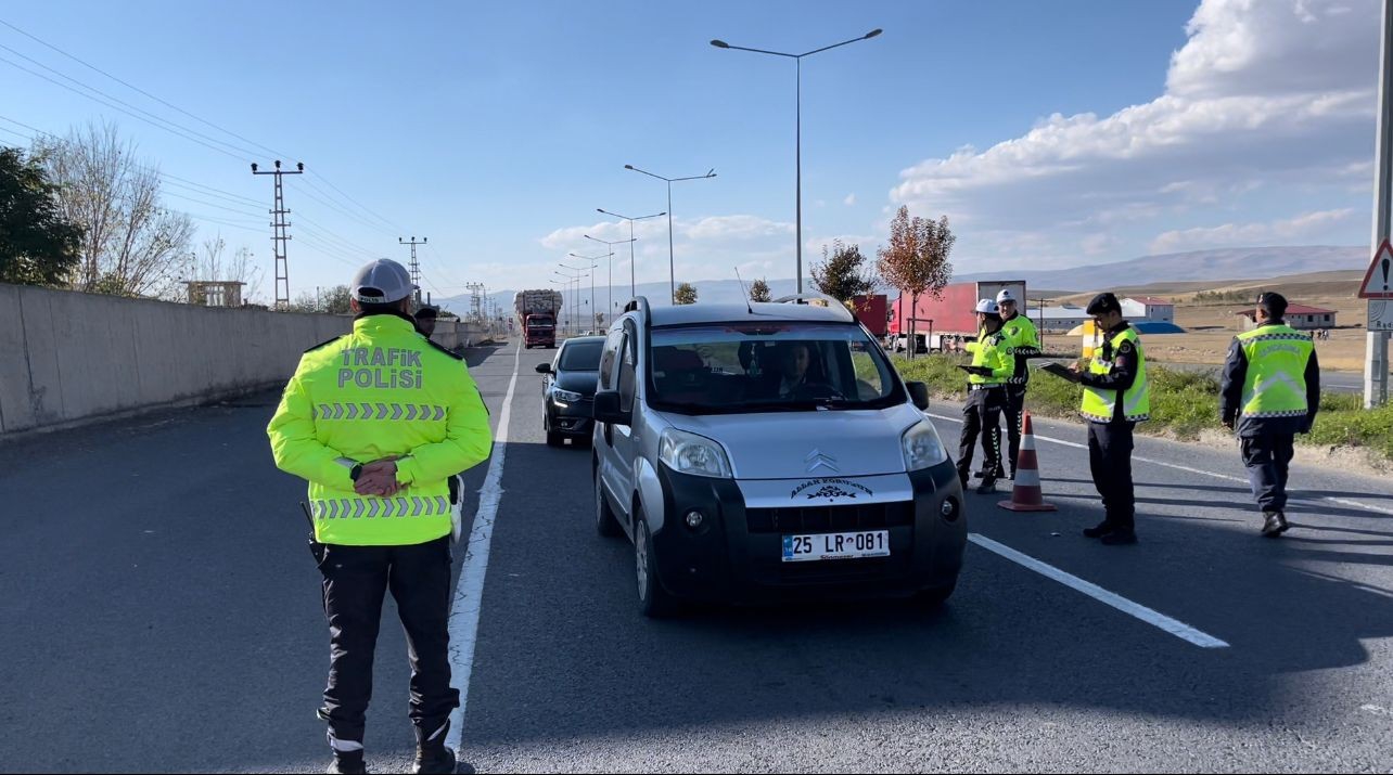 Uluslararası karayolunda trafik denetimleri hız kesmeden devam ediyor