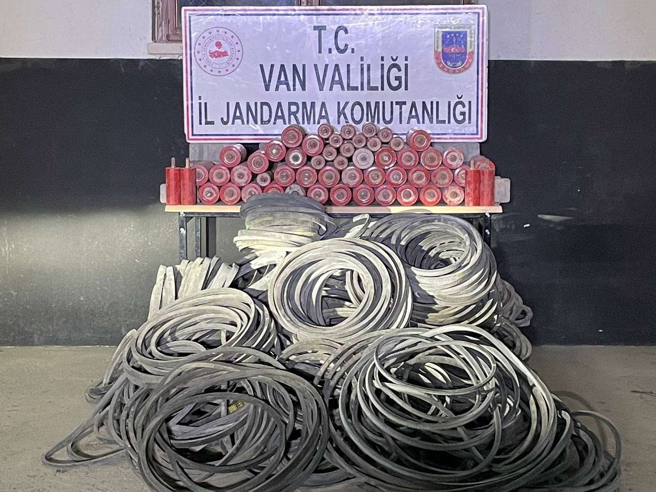 Van’da taş ocağından çalınan 400 bin lira değerindeki malzemeler ele geçirildi