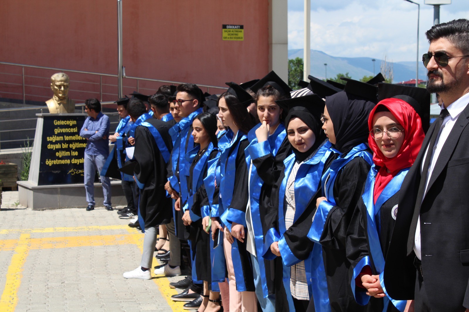 Yakutiye Anadolu Lisesi’nde mezuniyet coşkusu